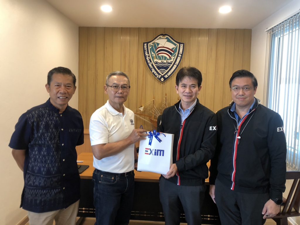 21 กรกฏาคม 2566 เวลา 10.30 น. Exim Bank และคณะ ขอเข้าพบ คุณวิเชียร เจนตระกูลโรจน์ ประธานหอการค้าจังหวัดกาญจนบุรี เพื่อแนะนำธุรกิจและบริการทางการเงินของ EXIM BANK สำหรับแก่ผู้ประกอบการในจังหวัดกาญจนบุรีที่ต้องการจะเริ่มต้นหรือขยายธุรกิจส่งออกสินค้าและบริการของไทยไปต่างประเทศ ณ สำนักงานหอการค้าจังหวัดกาญจนบุรี