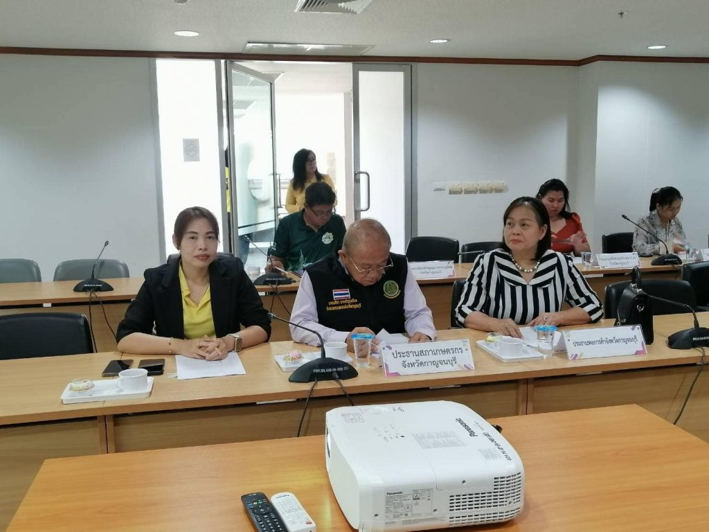 25 มีนาคม พ.ศ. 2567 เข้าร่วมการประชุมหารือแนวทางการจัดช่องทางจำหน่ายสินค้าให้แก่กลุ่มผู้ประกอบการ ผู้ผลิตสินค้า OTOP SMEs และกลุ่มวิสาหกิจชุมชนในจังหวัดกาญจนบุรี ครั้งที่ 2/2567