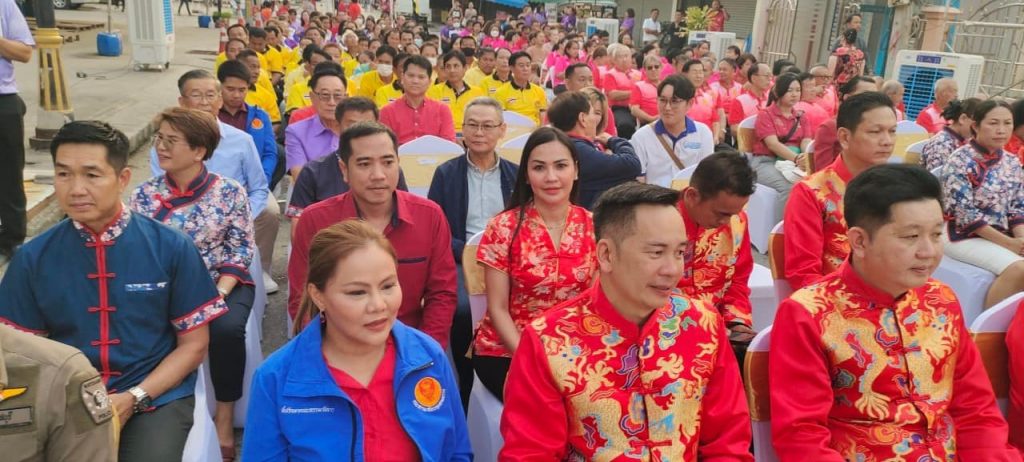 ร่วมพิธีเปิดงานประเพณีประจำปีศาลเจ้าซั้มชั้นเกว็ดหวอง (เจ้าพ่อสามภูเขา)และถนนสายวัฒนธรรมจีนแคะห้วยกระบอก ประจำปี 2567 ณ ศาลเจ้าซั้มชั้นเกว็ดหวอง (เจ้าพ่อสามภูเขา)
